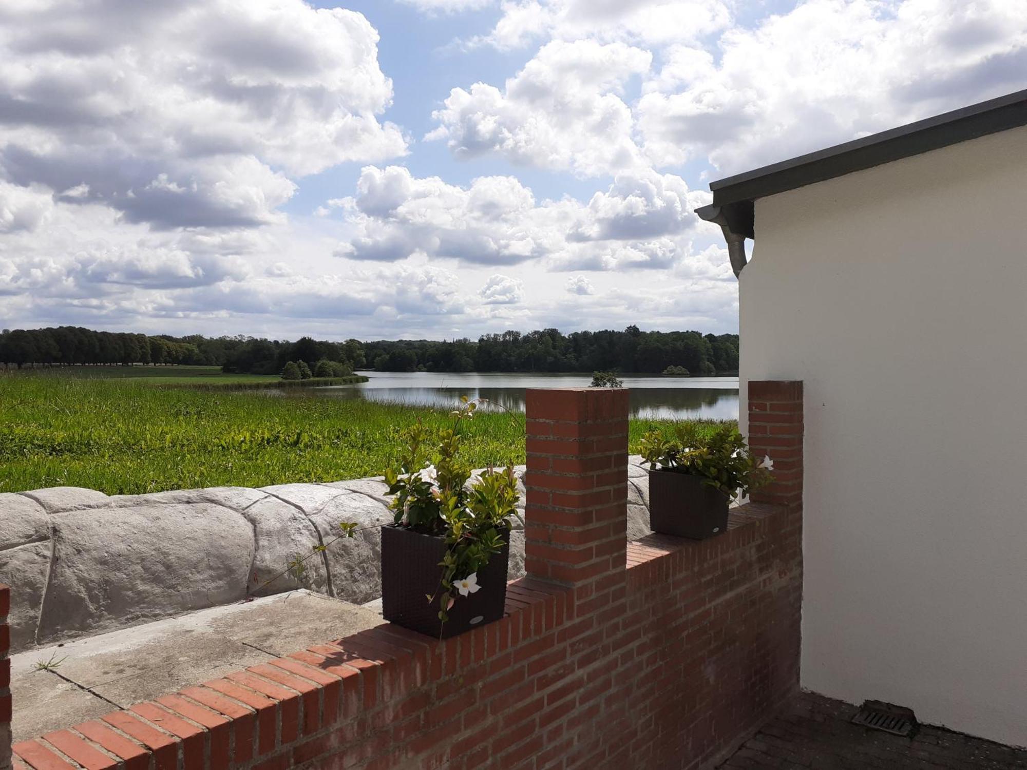 Erdgeschoss-Appartement Mit Seeterasse Ahrensbok Quarto foto